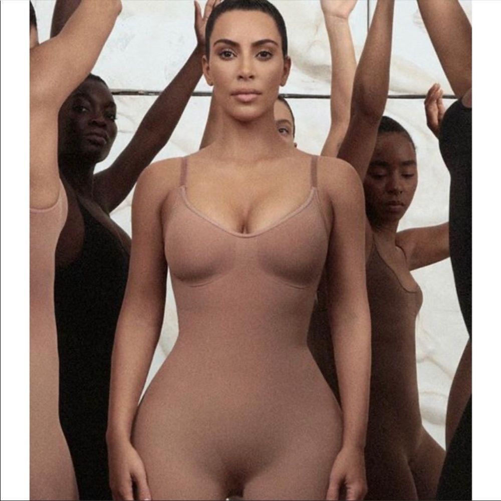 Skims SCULPTING BODYSUIT MID THIGH W. OPEN GUSSET NWOT